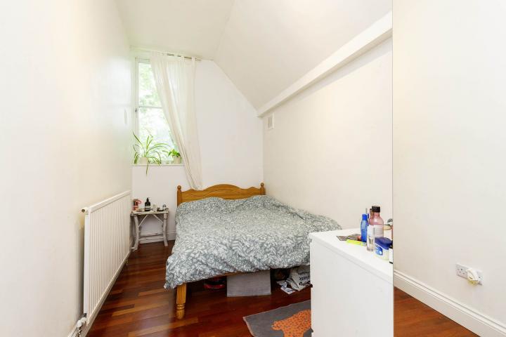 			4 Bedroom, 2 bath, 1 reception Flat			 Broadhurst Gardens, WEST HAMPSTEAD